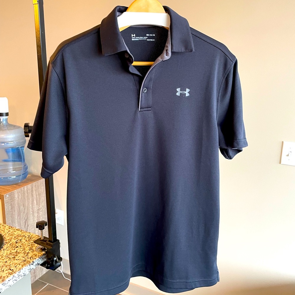 Under armor Polo. Excellent condition.
